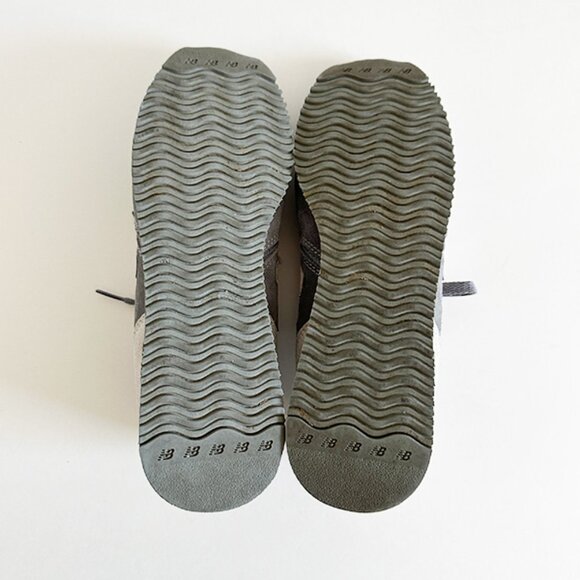 New Balance - Grey & Pink 620 Sneakers - Picture 7 of 7